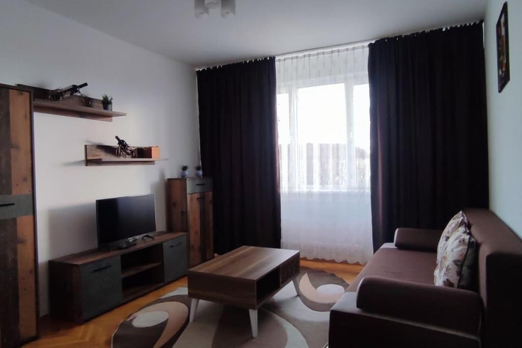 Apartament Ultracentral - Doua Camere Μπάια Μάρε Εξωτερικό φωτογραφία